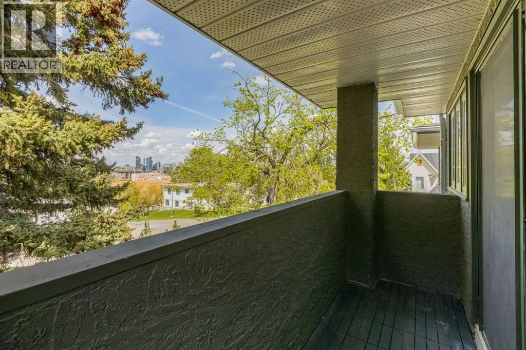1903 29 Avenue SW