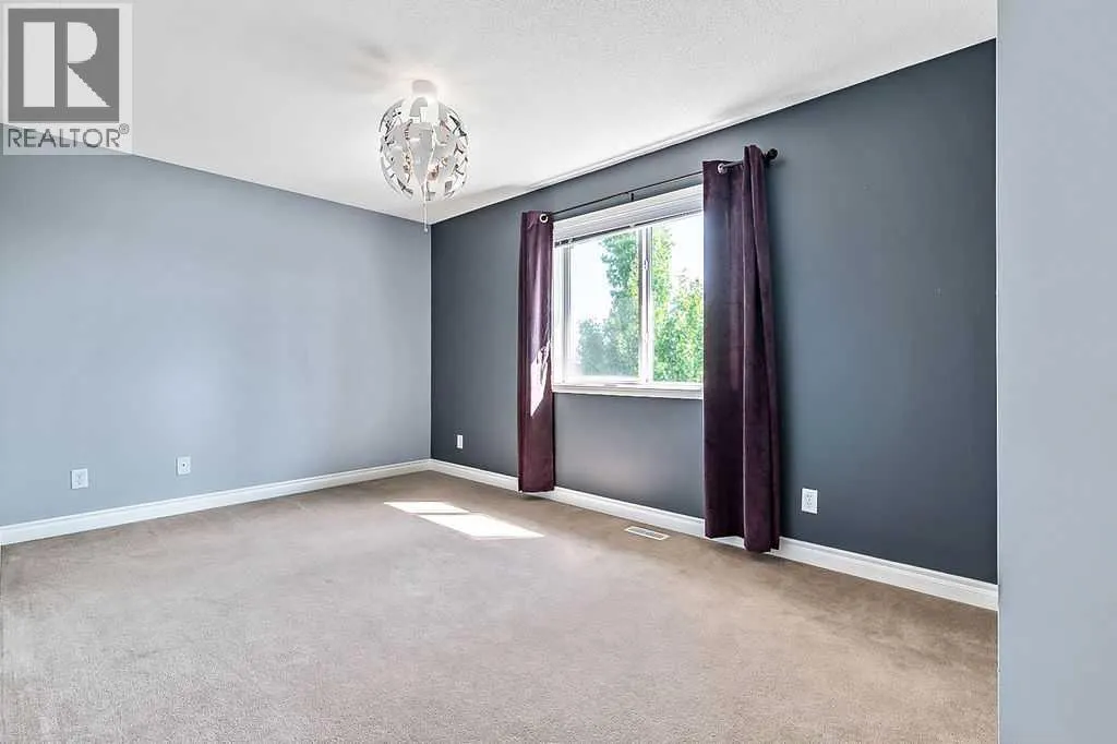 521 Westmount Close