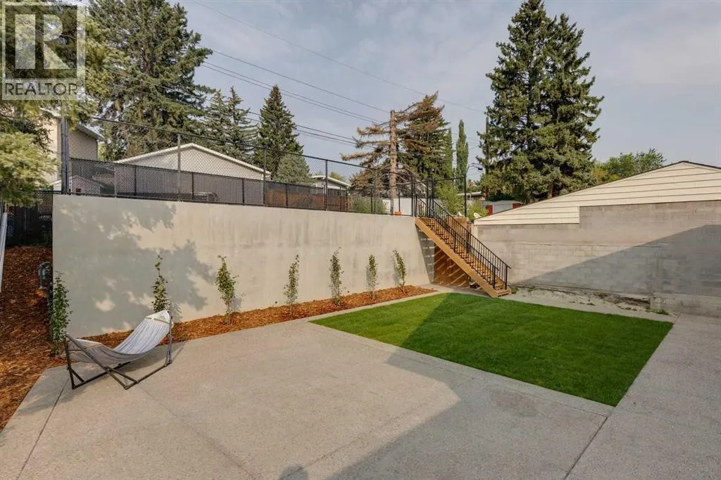 30 Roselawn Crescent NW