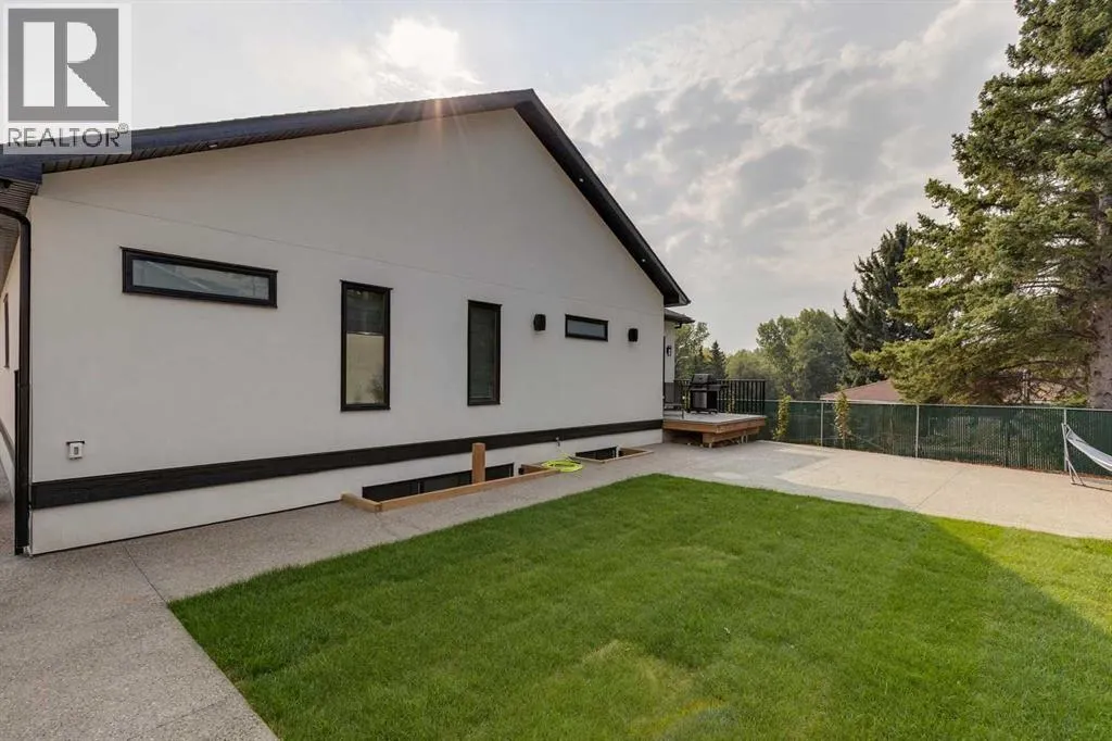 30 Roselawn Crescent NW