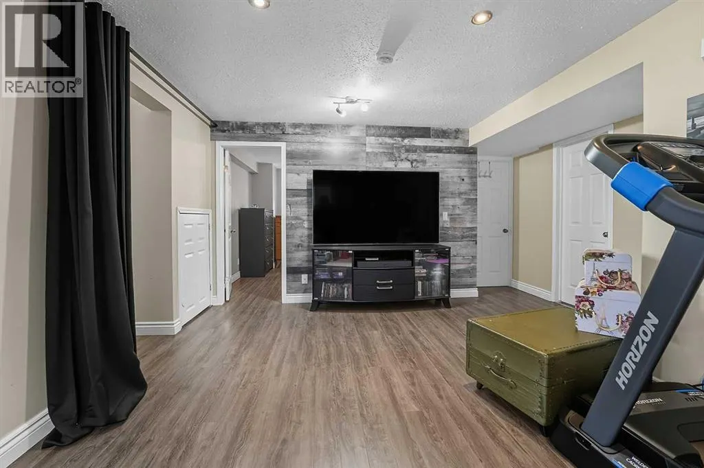 102 Dubois Crescent
