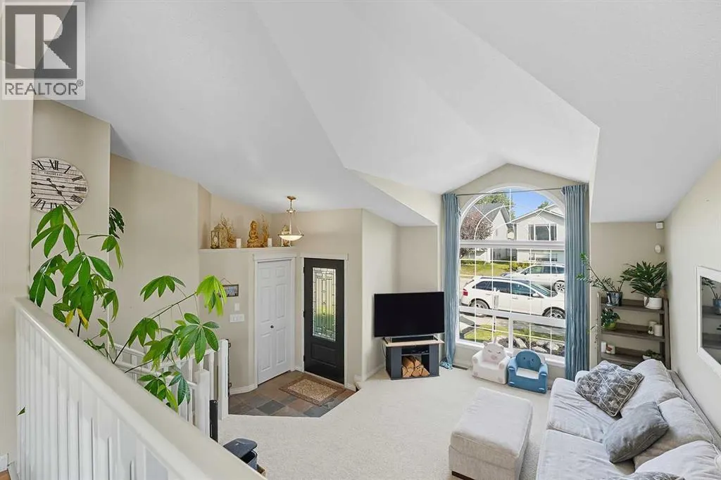 102 Dubois Crescent