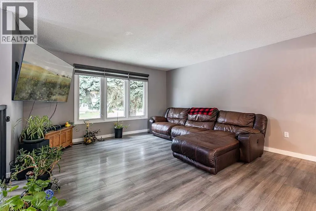 15 Ross Haven Avenue SE