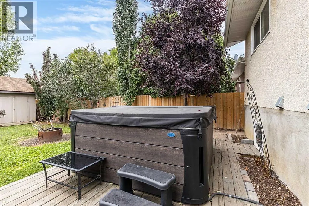 15 Ross Haven Avenue SE