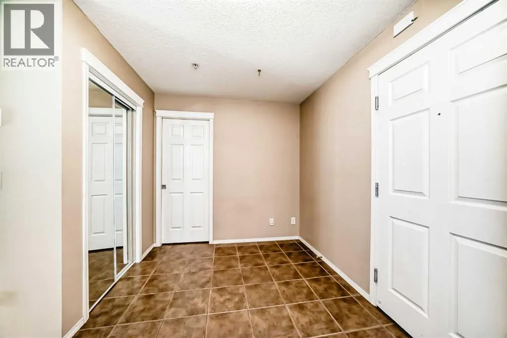 8106, 70 Panamount Drive NW