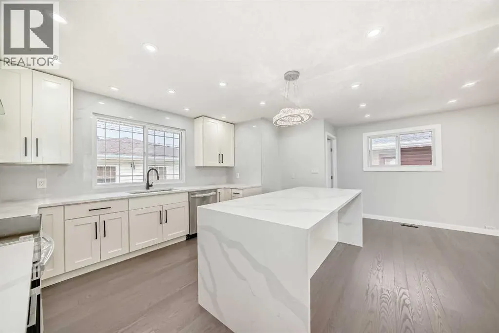 4112 Maryvale Drive NE