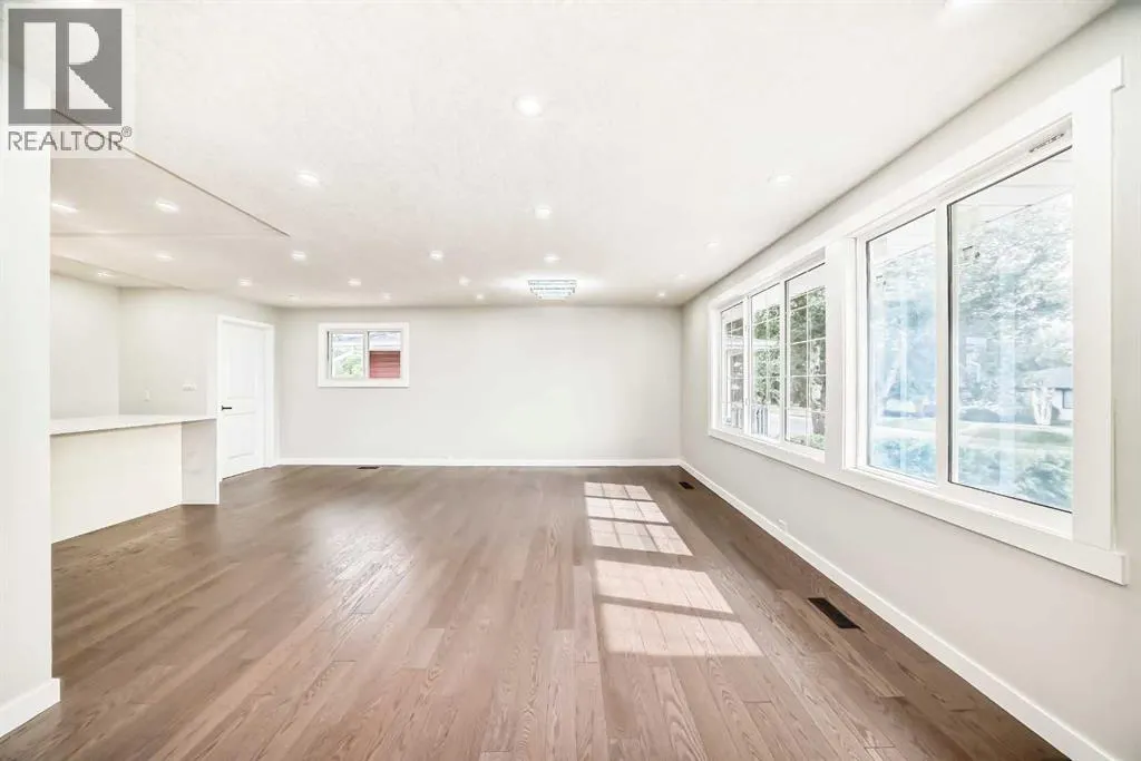 4112 Maryvale Drive NE