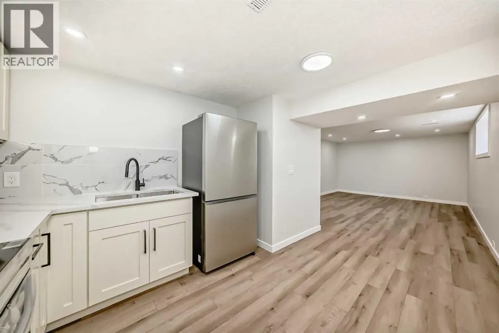 4112 Maryvale Drive NE