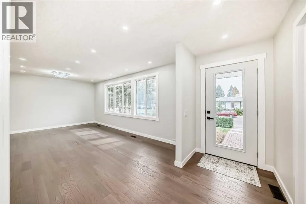 4112 Maryvale Drive NE