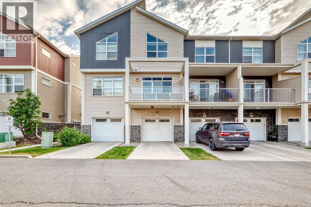 122 Redstone View NE