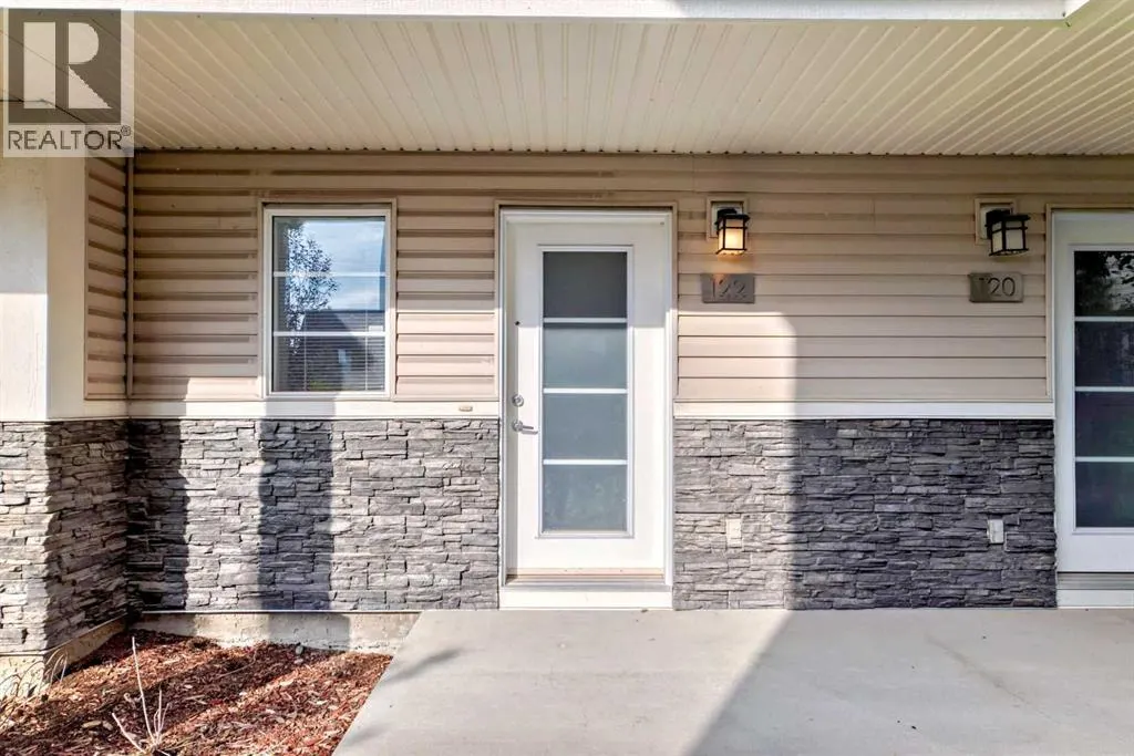 122 Redstone View NE