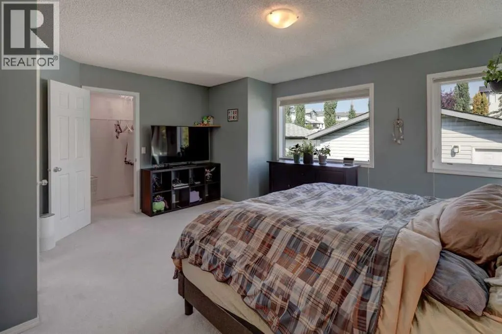 246 Arbour Grove Close NW