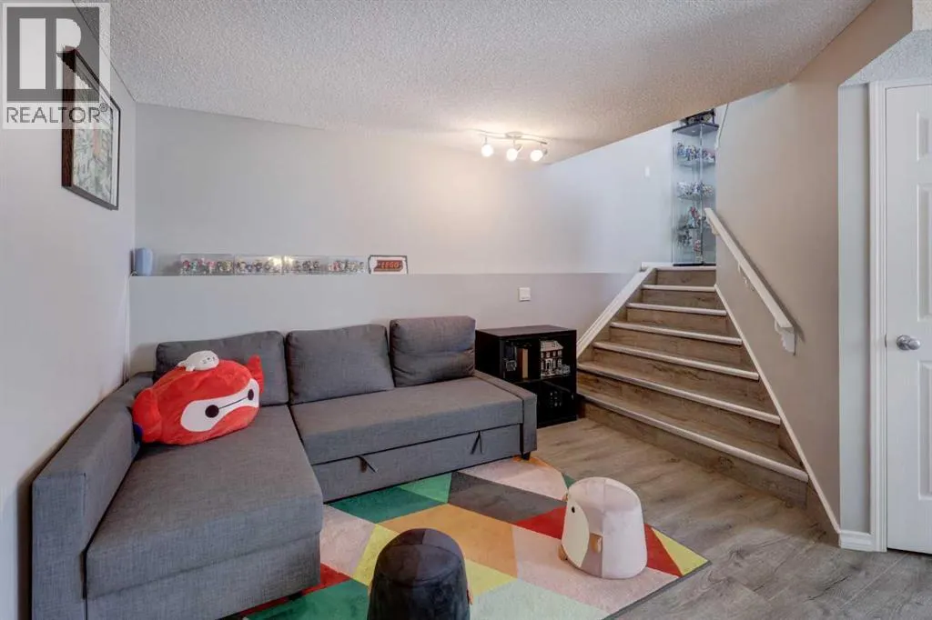 246 Arbour Grove Close NW