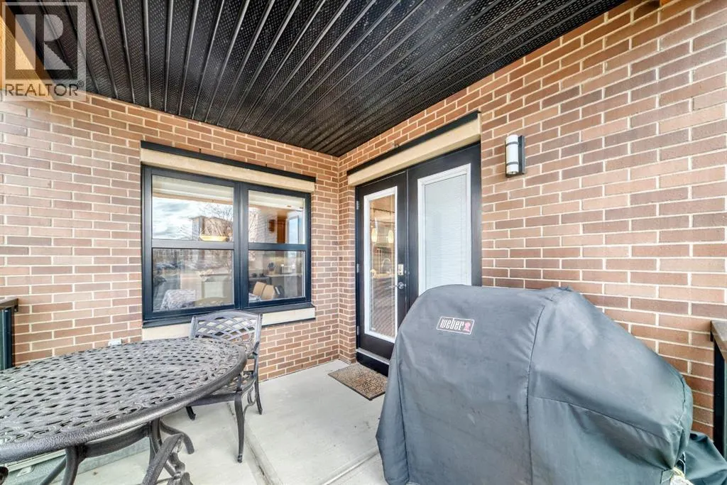 2110, 10 Market Boulevard SE