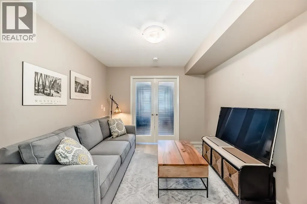 2110, 10 Market Boulevard SE