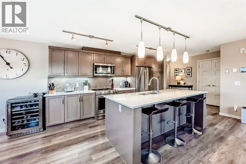 2110, 10 Market Boulevard SE