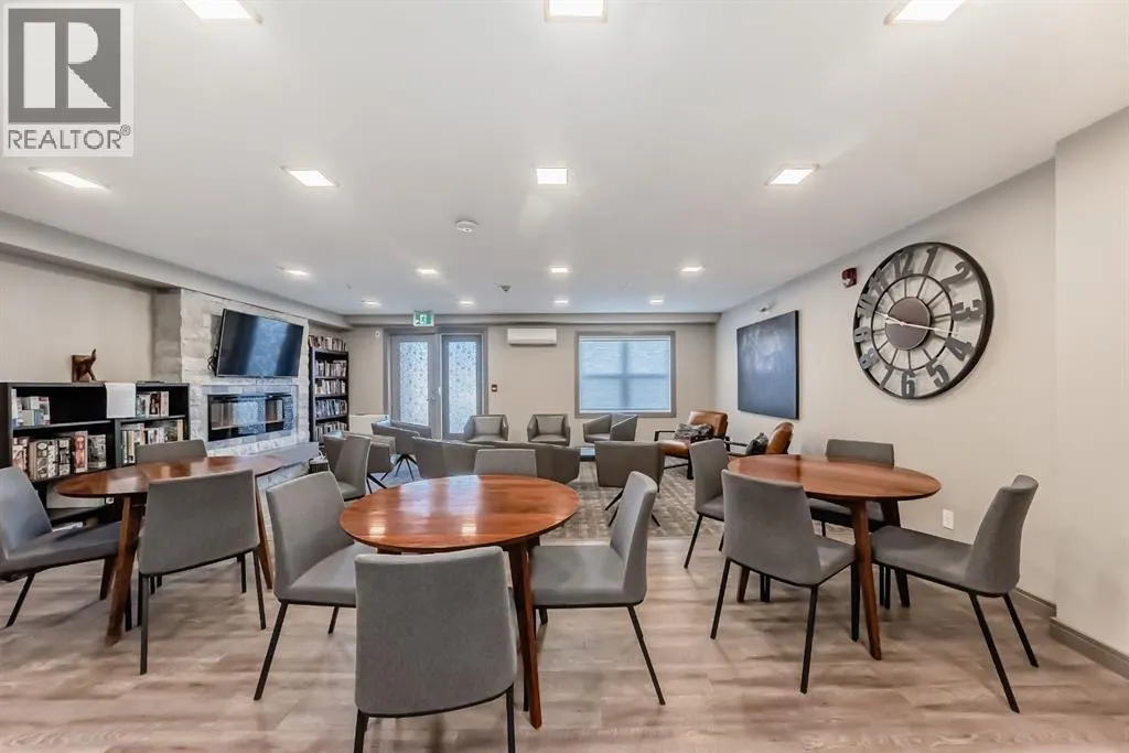 2110, 10 Market Boulevard SE