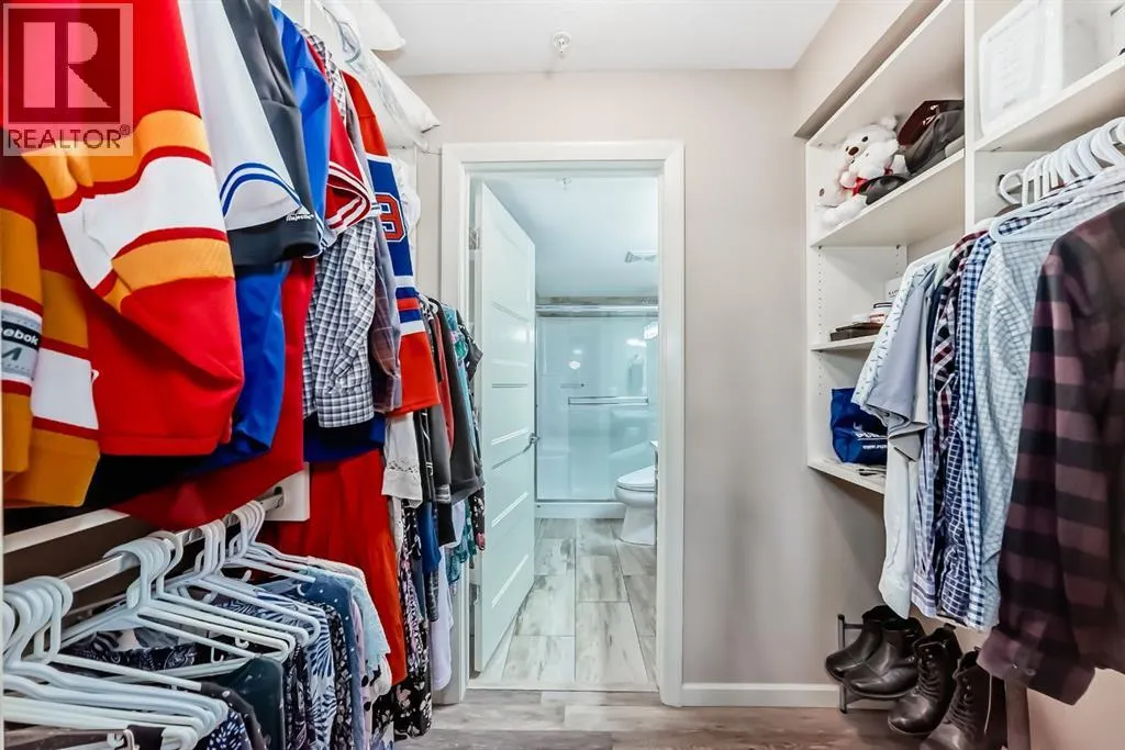 2110, 10 Market Boulevard SE