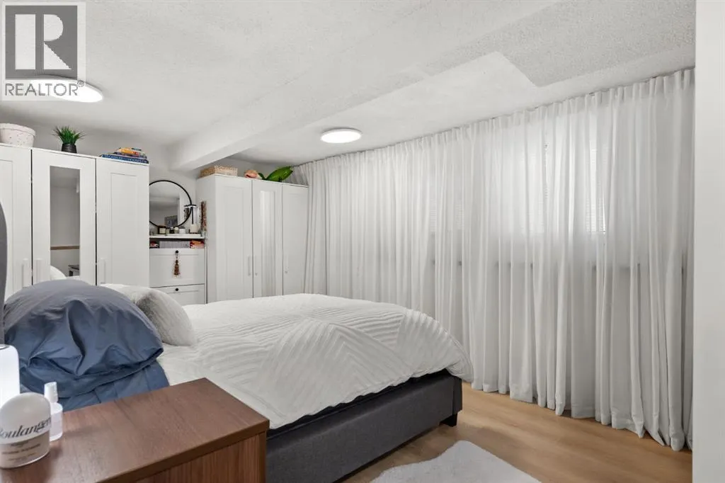 2 Canterbury Gardens SW