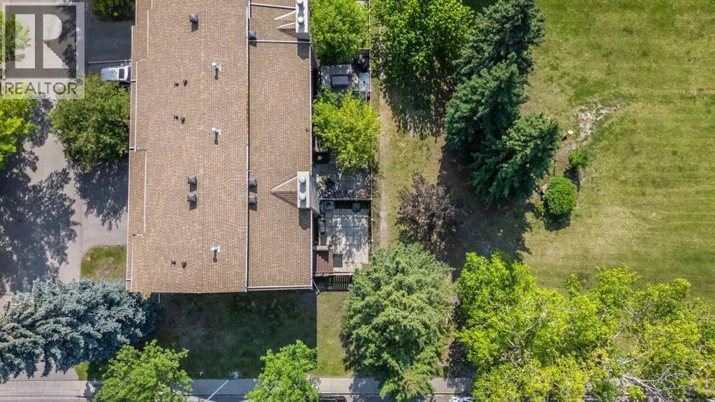 2 Canterbury Gardens SW