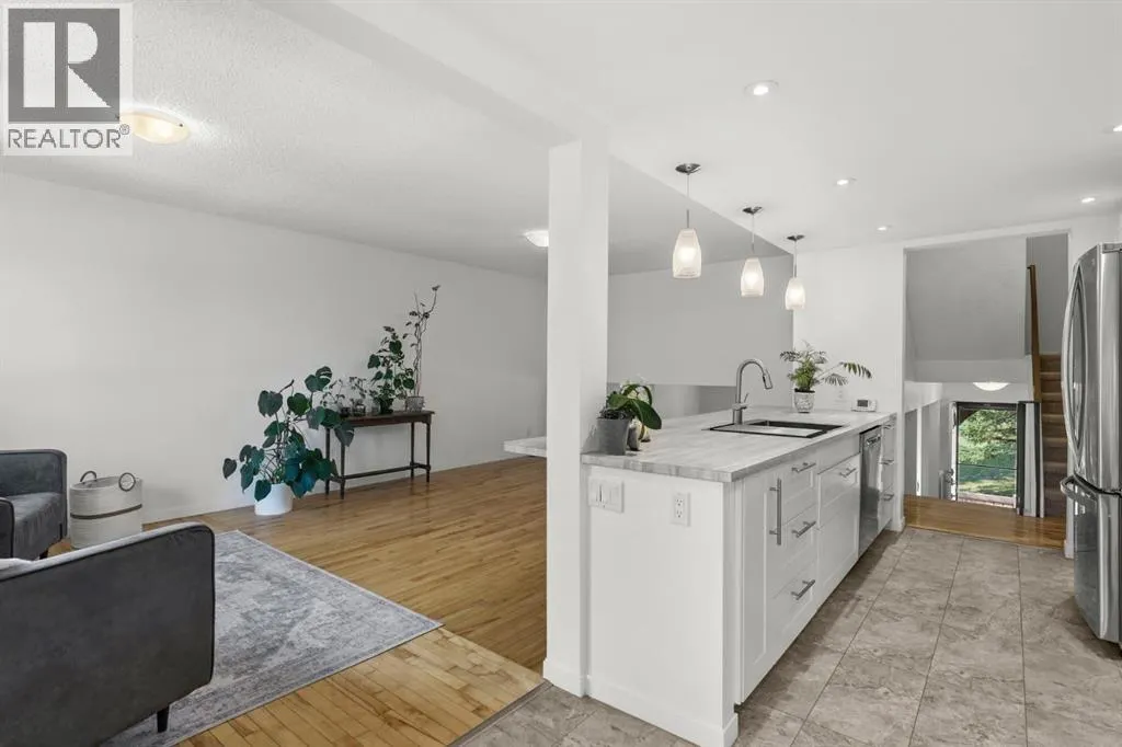 2 Canterbury Gardens SW