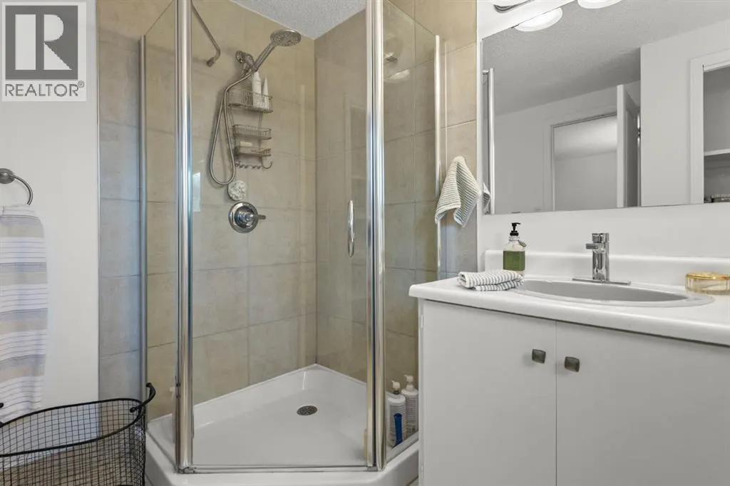 2 Canterbury Gardens SW