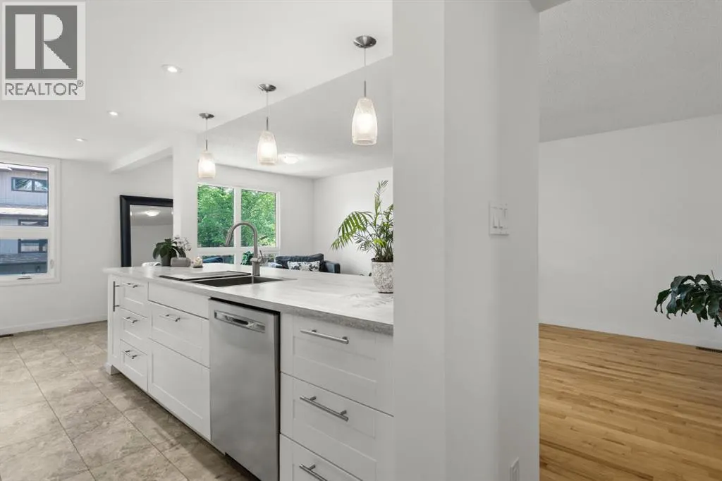 2 Canterbury Gardens SW