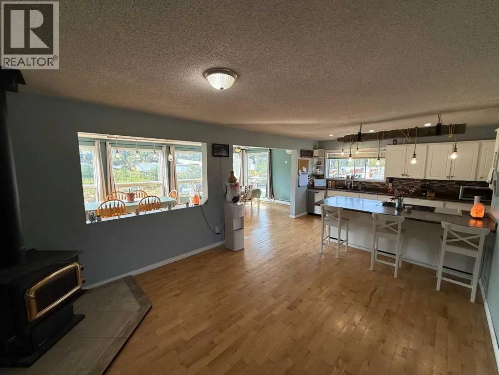 106 West River Road