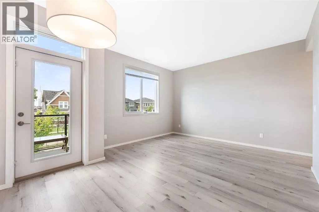 203, 335 Redstone Walk NE