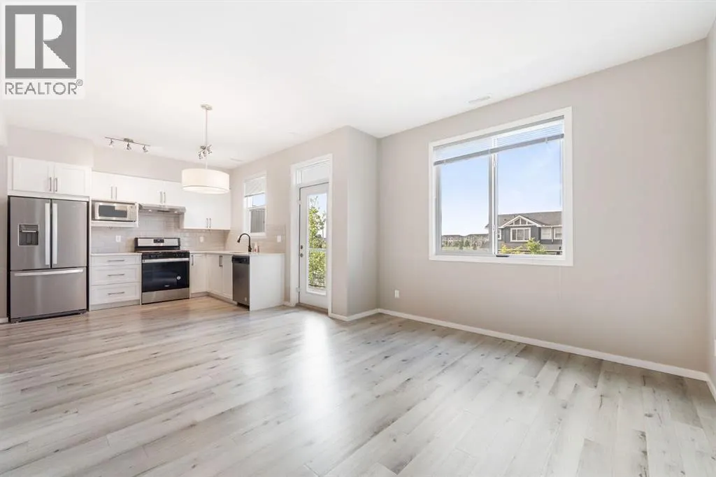 203, 335 Redstone Walk NE