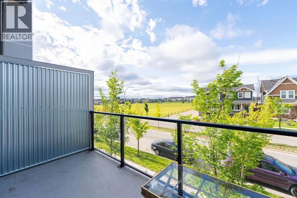 203, 335 Redstone Walk NE