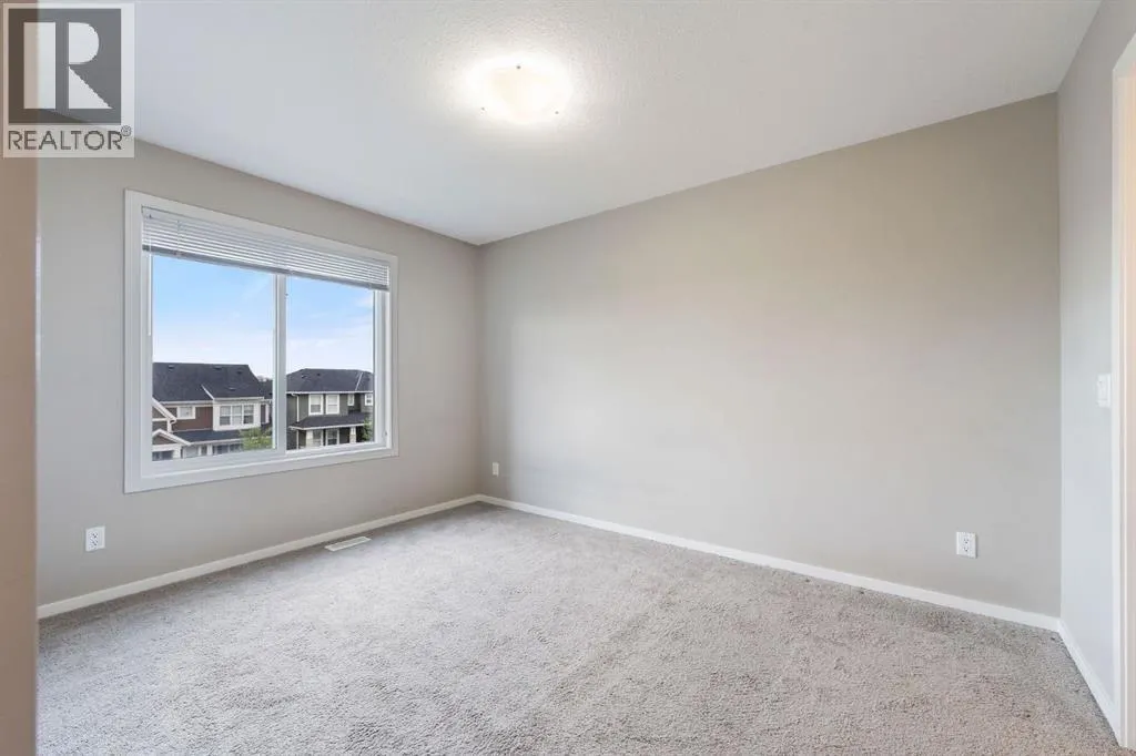 203, 335 Redstone Walk NE