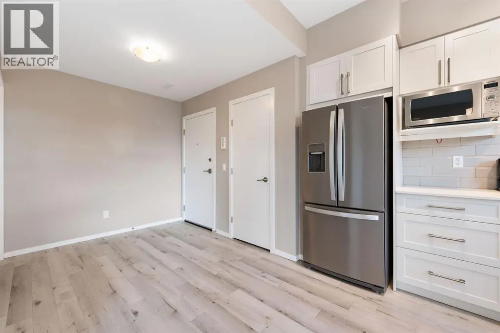 203, 335 Redstone Walk NE