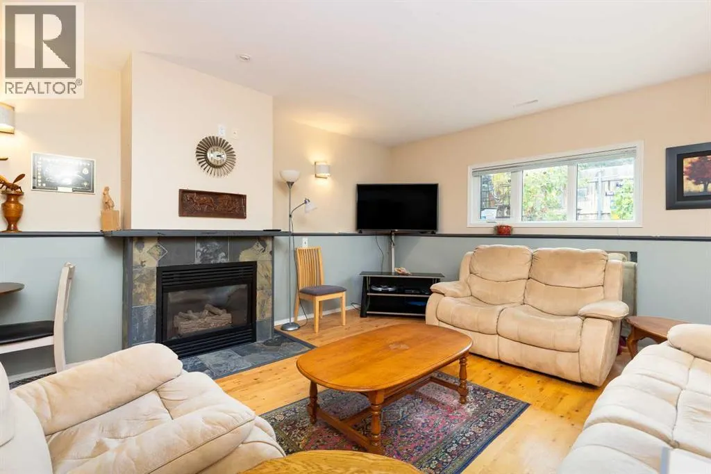 30 Heritage Crescent W