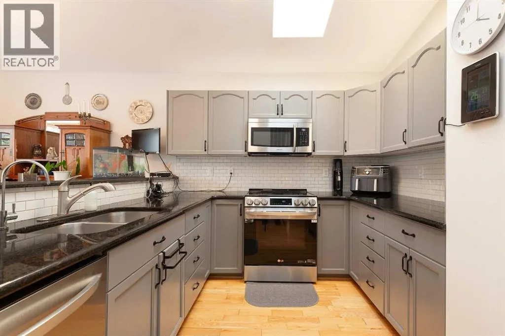 30 Heritage Crescent W