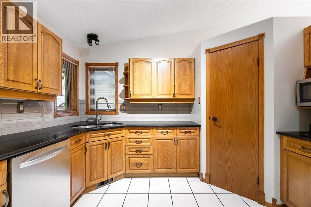 289 Ball Place