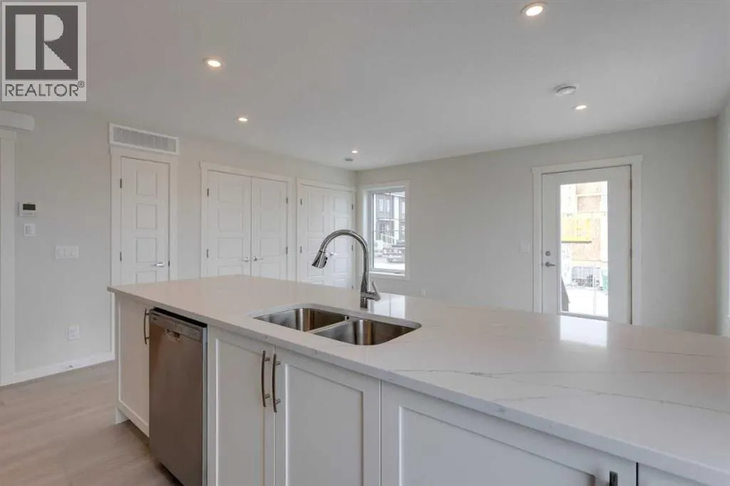 215, 40 Livingston Parade NE