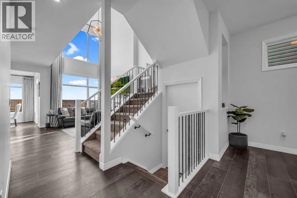 313 Corner Meadows Way NE