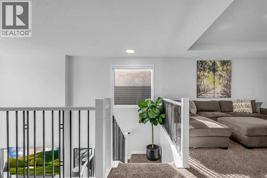 313 Corner Meadows Way NE