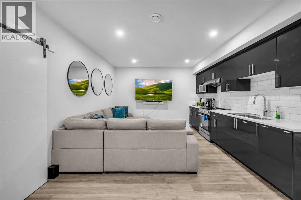 313 Corner Meadows Way NE