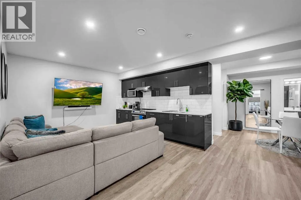 313 Corner Meadows Way NE