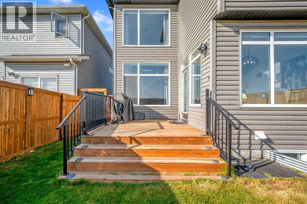 313 Corner Meadows Way NE