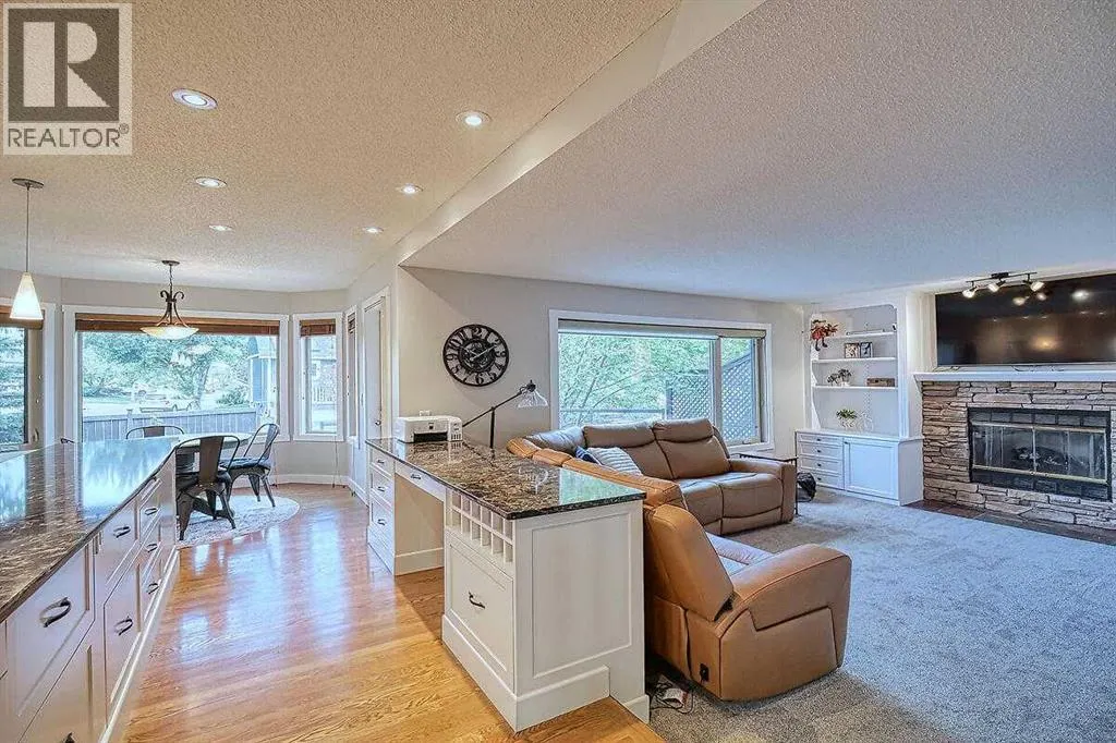 66 Riverside Circle SE