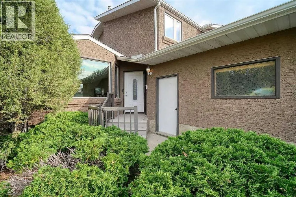 66 Riverside Circle SE