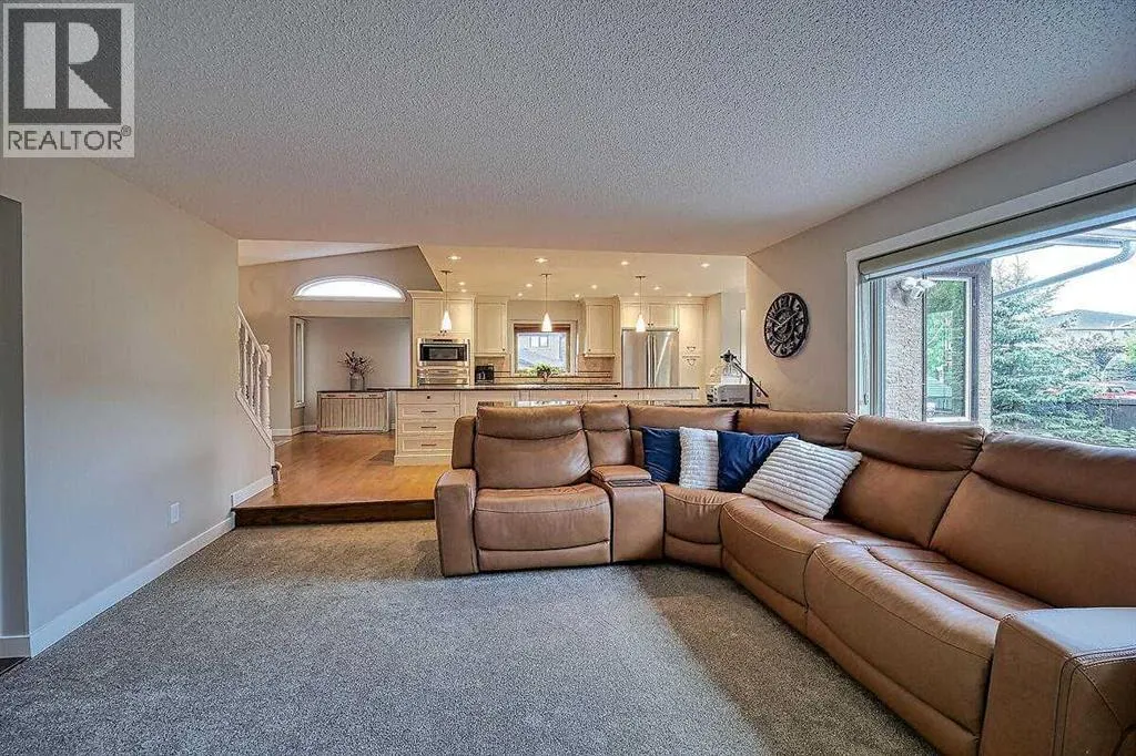 66 Riverside Circle SE