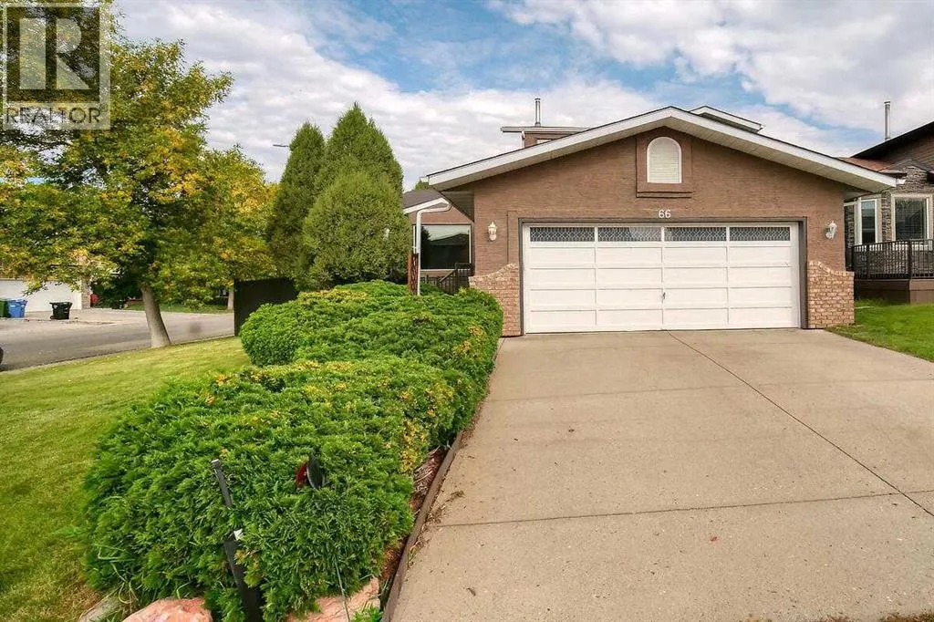 66 Riverside Circle SE