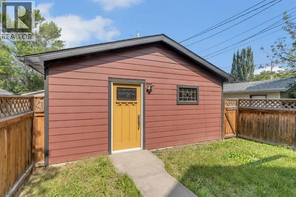 316 8 Avenue NE