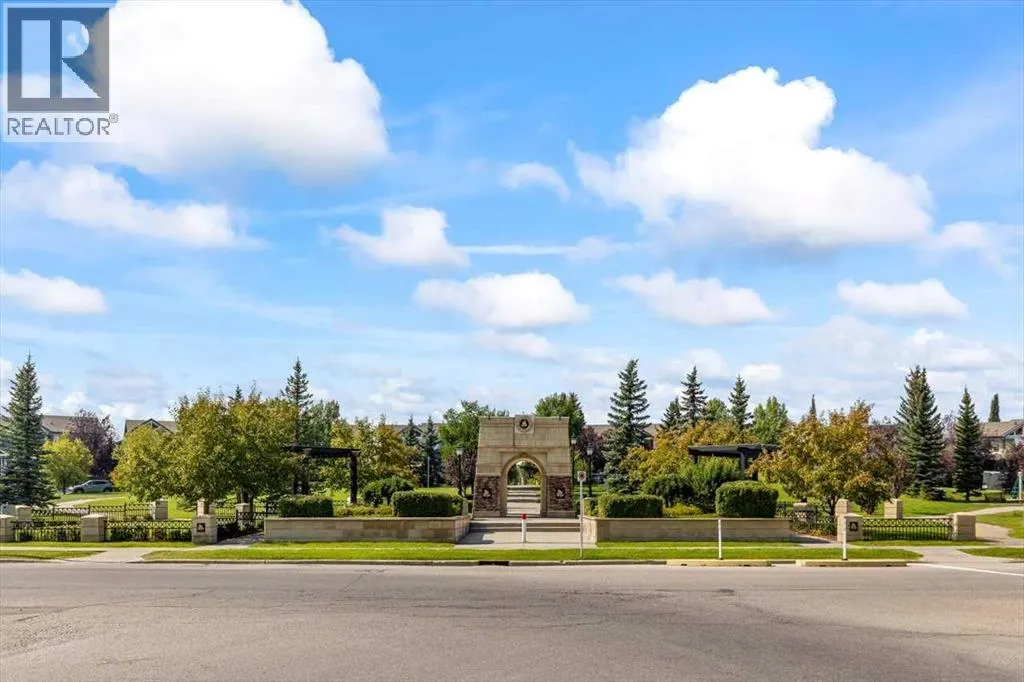 57 Everwillow Boulevard SW