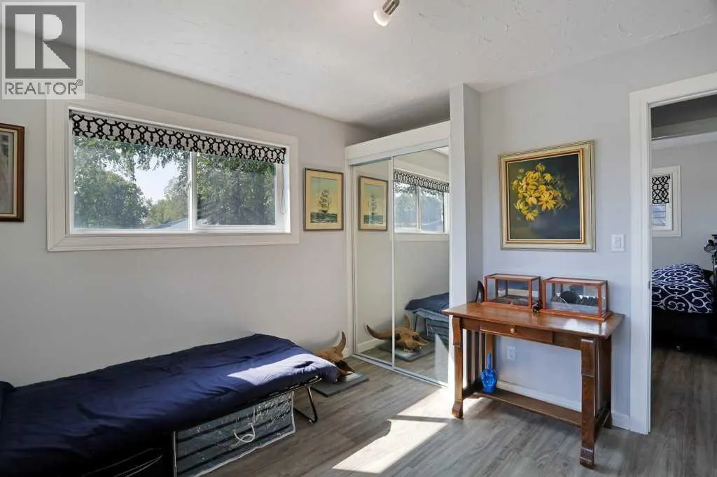 4 spruce Avenue W