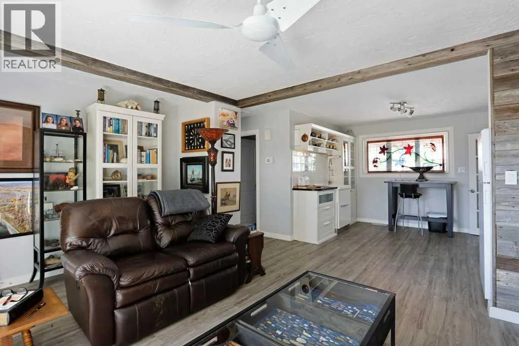 4 spruce Avenue W